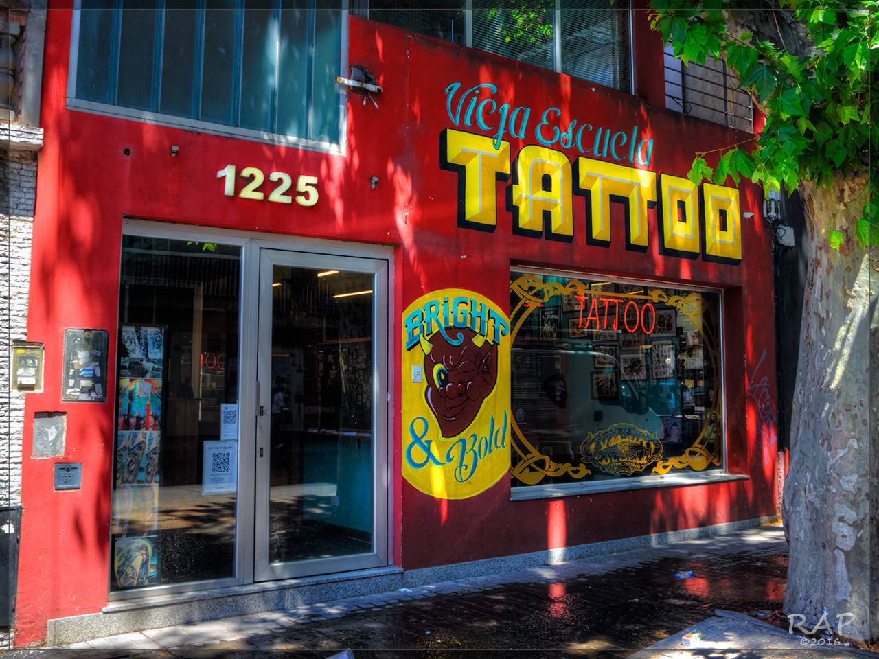 Storefront of Vieja Escuela Tattoo